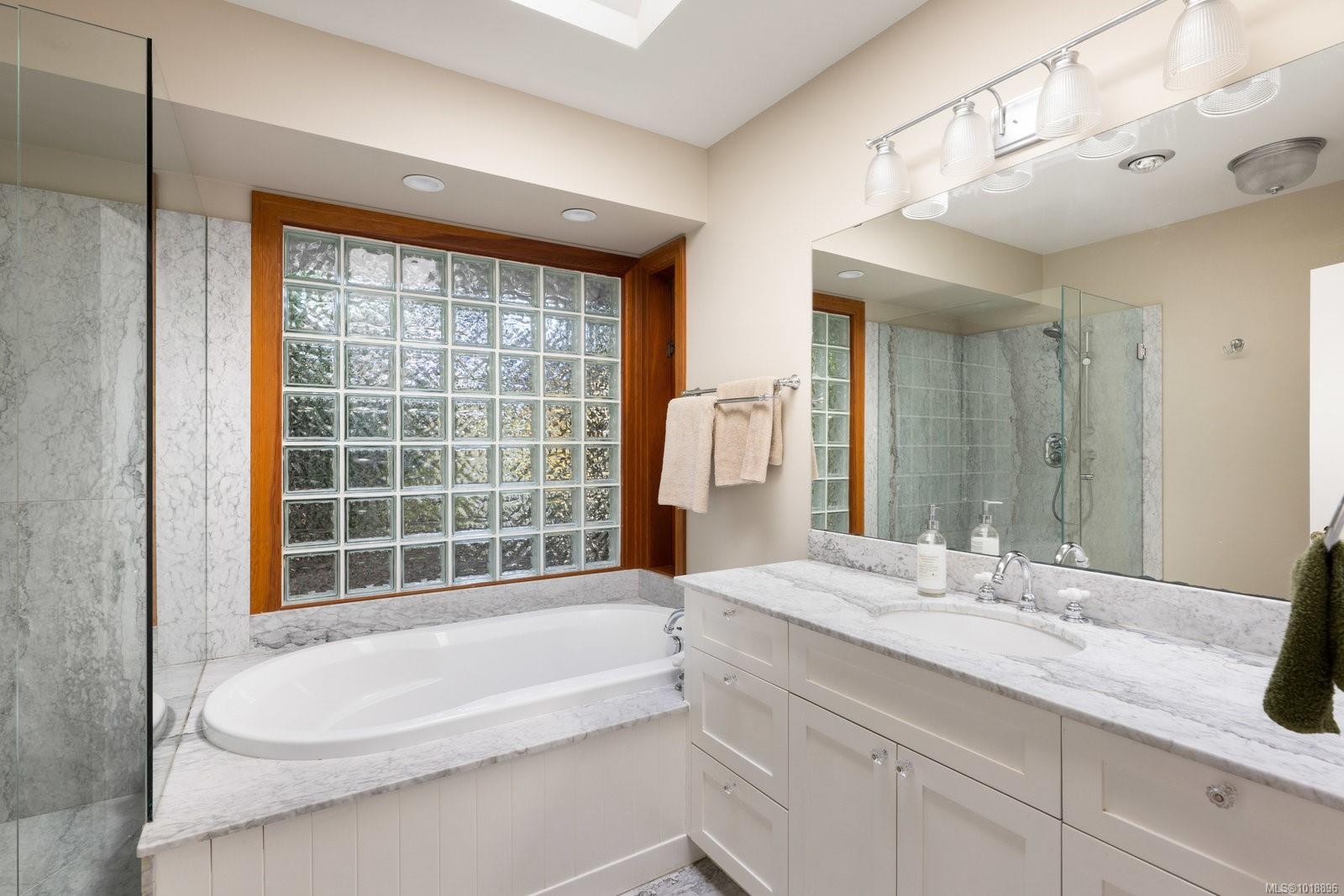 2168 Bartlett Ave, Oak Bay, BC