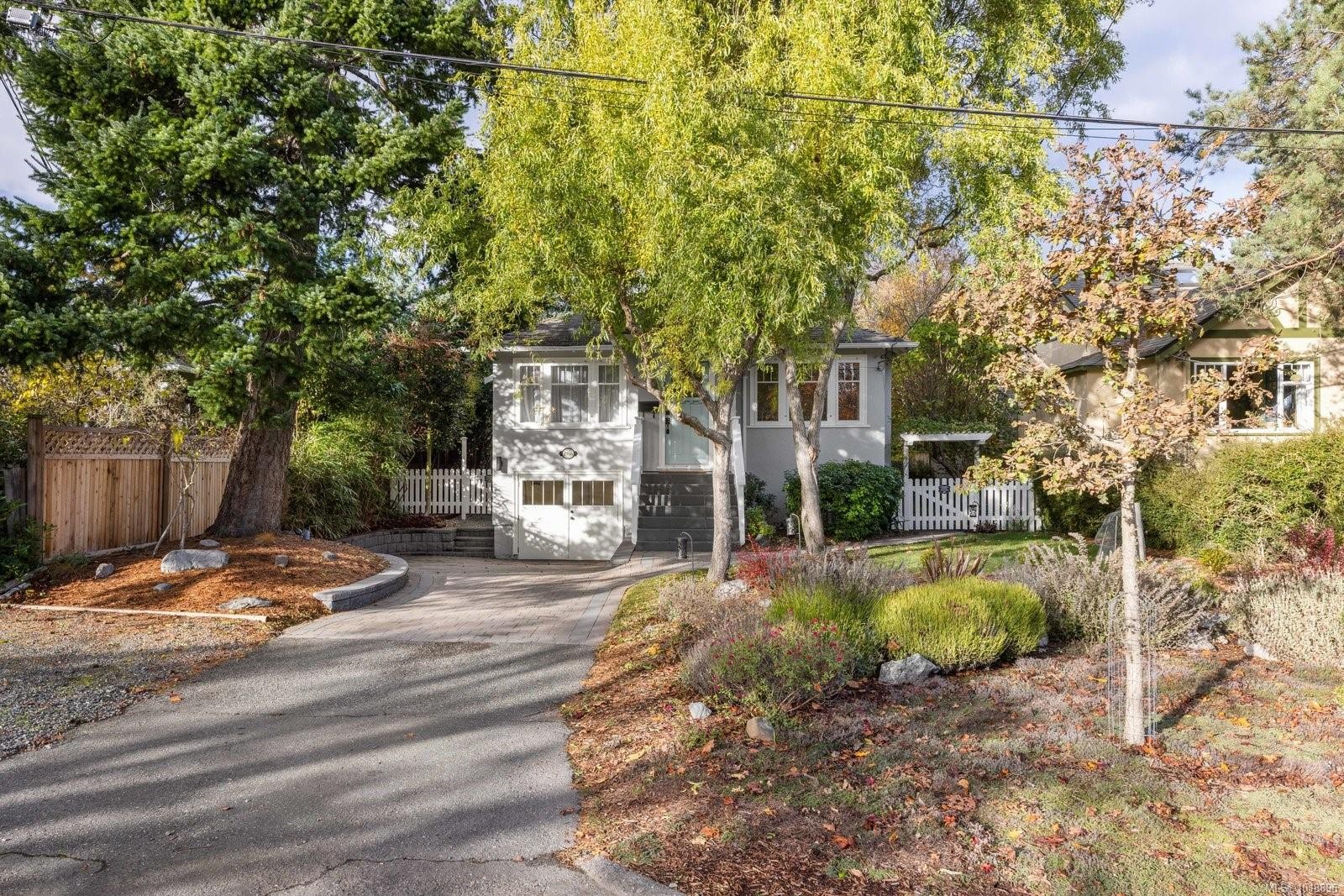 2168 Bartlett Ave, Oak Bay, BC