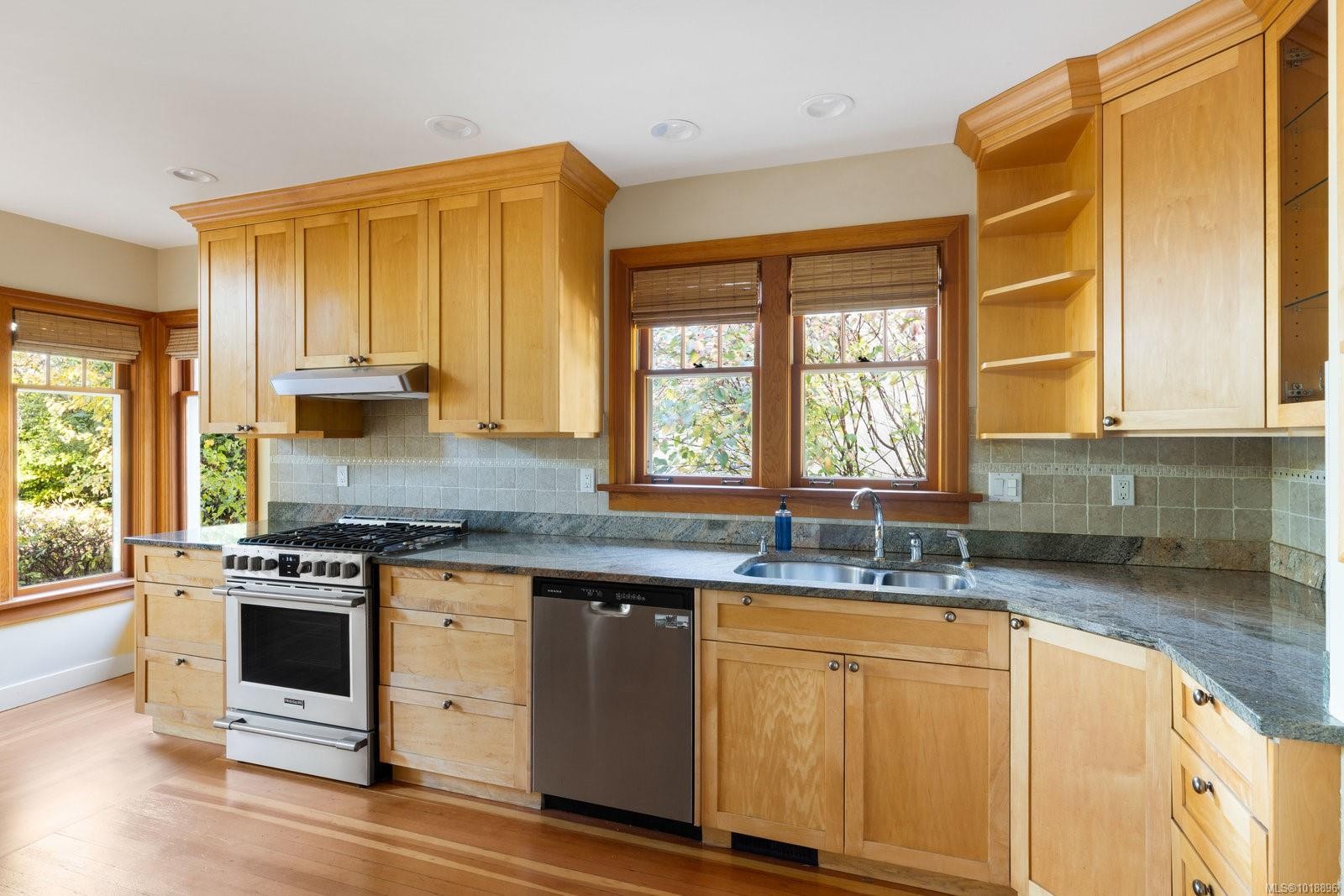 2168 Bartlett Ave, Oak Bay, BC