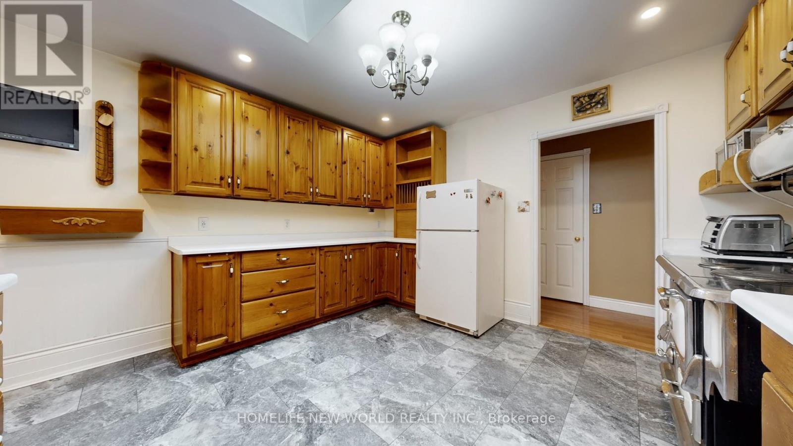 18770 Leslie Street, East Gwillimbury, ON - Indoor Photo Showing Kitchen