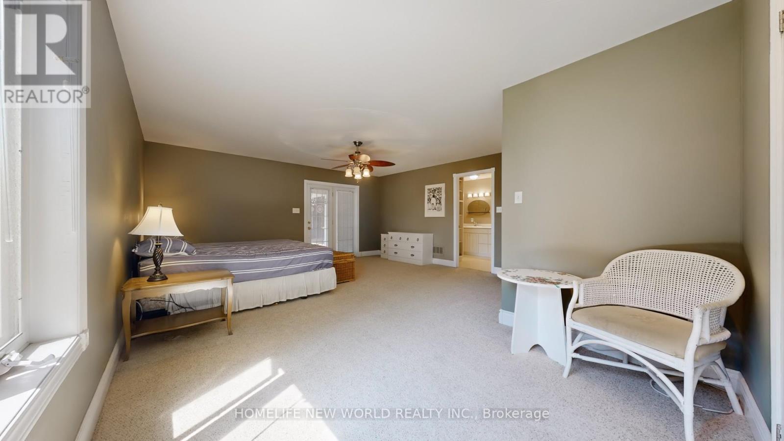 18770 Leslie Street, East Gwillimbury, ON - Indoor Photo Showing Bedroom