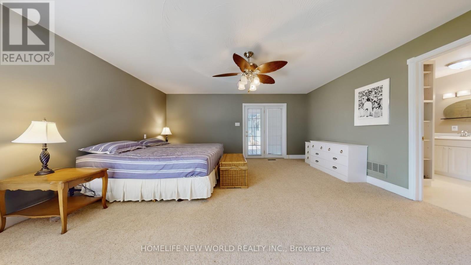 18770 Leslie Street, East Gwillimbury, ON - Indoor Photo Showing Bedroom