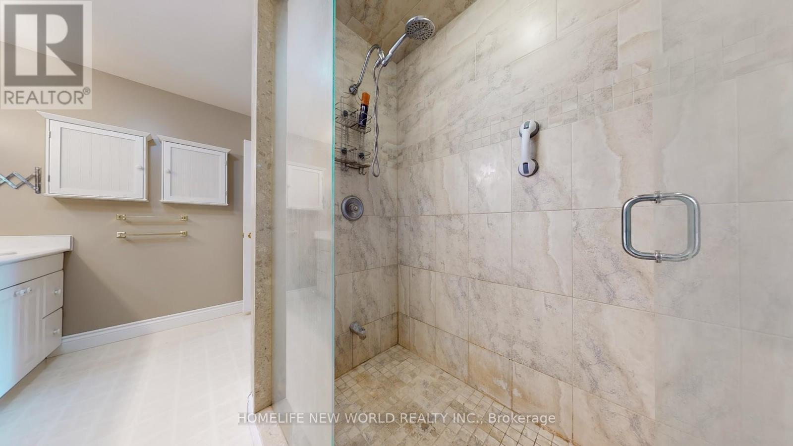 18770 Leslie Street, East Gwillimbury, ON - Indoor Photo Showing Bathroom
