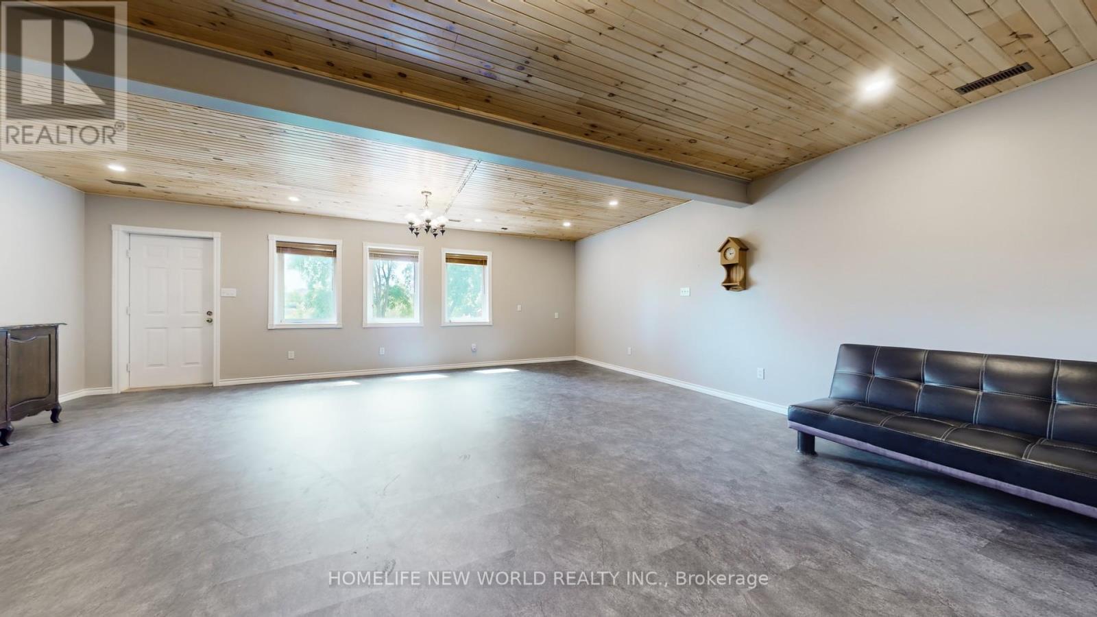 18770 Leslie Street, East Gwillimbury, ON - Indoor Photo Showing Other Room