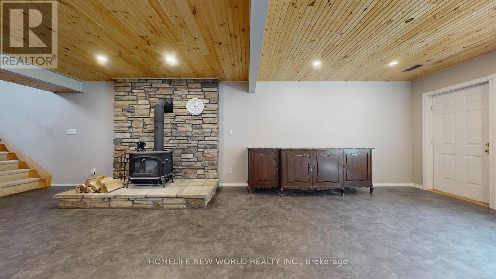 18770 Leslie Street, East Gwillimbury, ON - Indoor With Fireplace