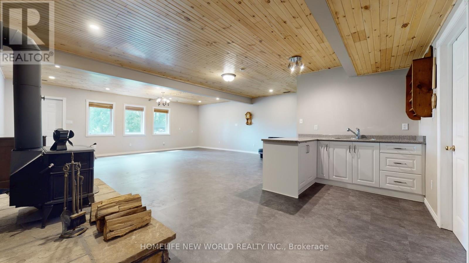 18770 Leslie Street, East Gwillimbury, ON - Indoor Photo Showing Other Room