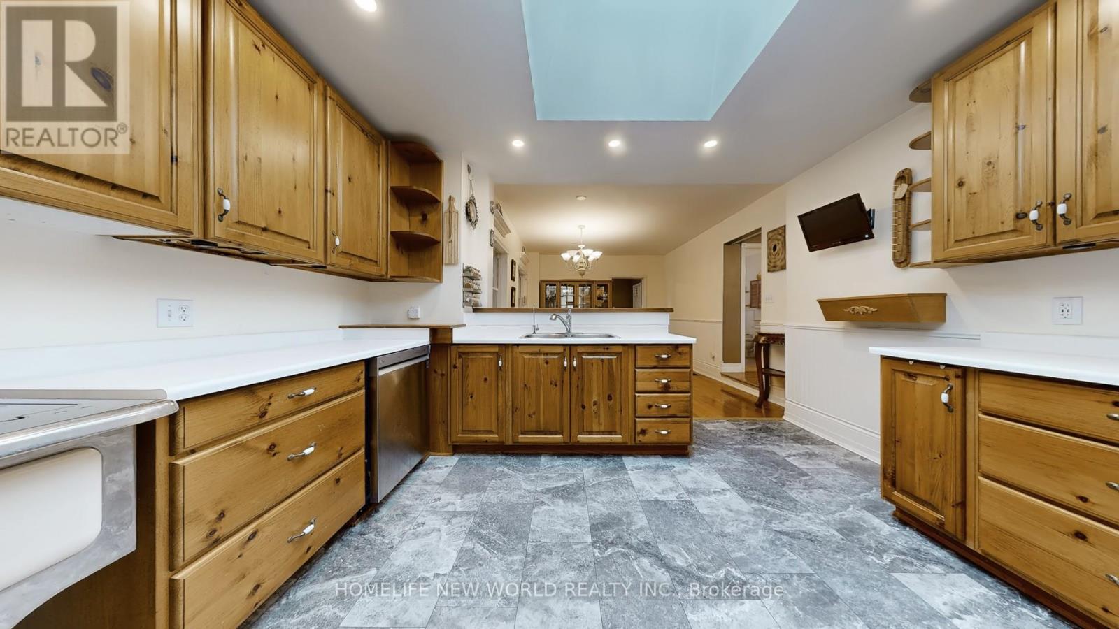 18770 Leslie Street, East Gwillimbury, ON - Indoor Photo Showing Kitchen