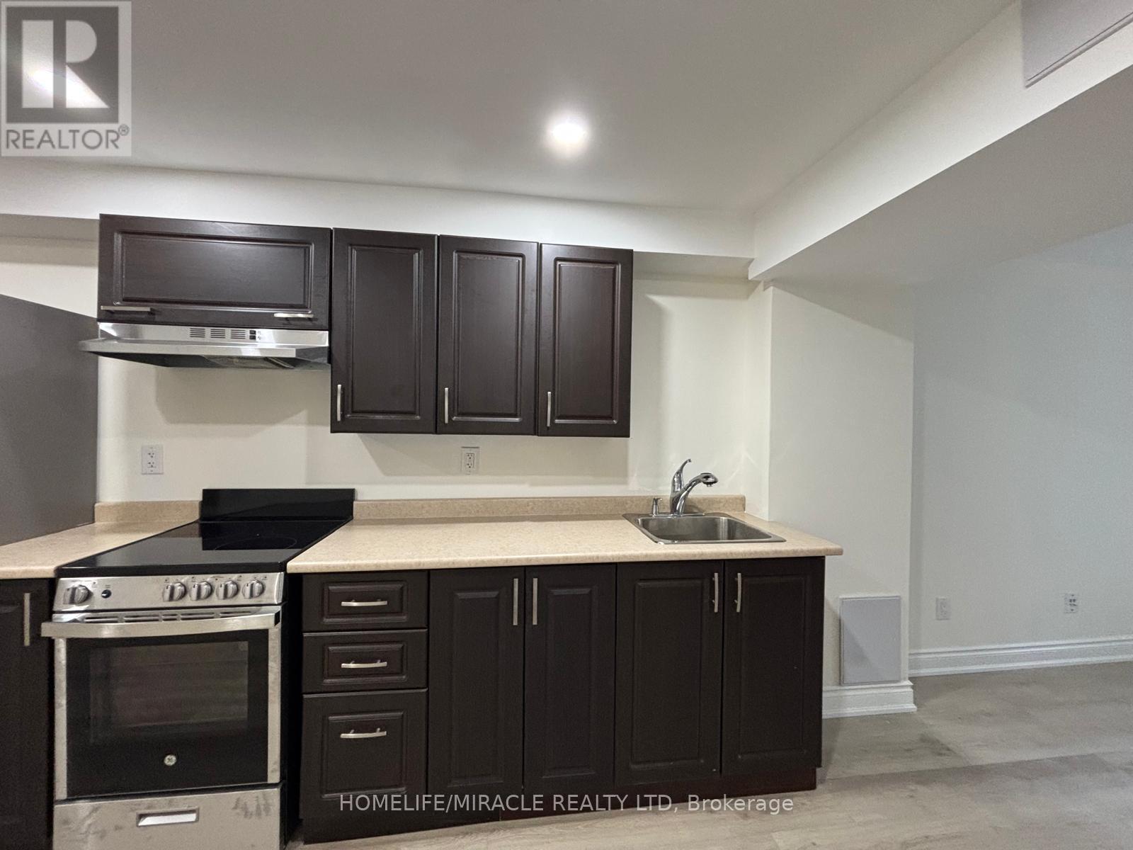 5898 Mersey Street, Mississauga, ON - Indoor Photo Showing Kitchen
