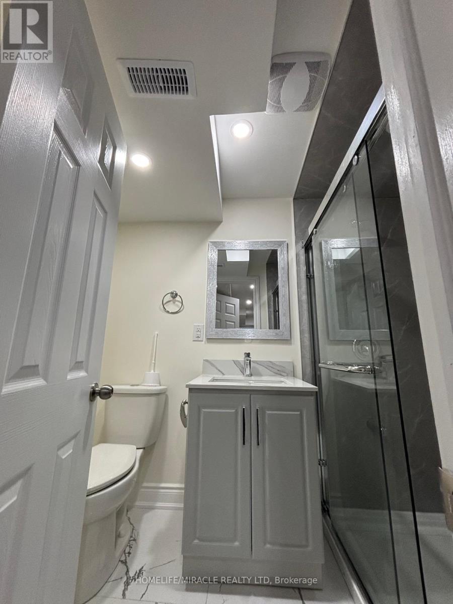 5898 Mersey Street, Mississauga, ON - Indoor Photo Showing Bathroom