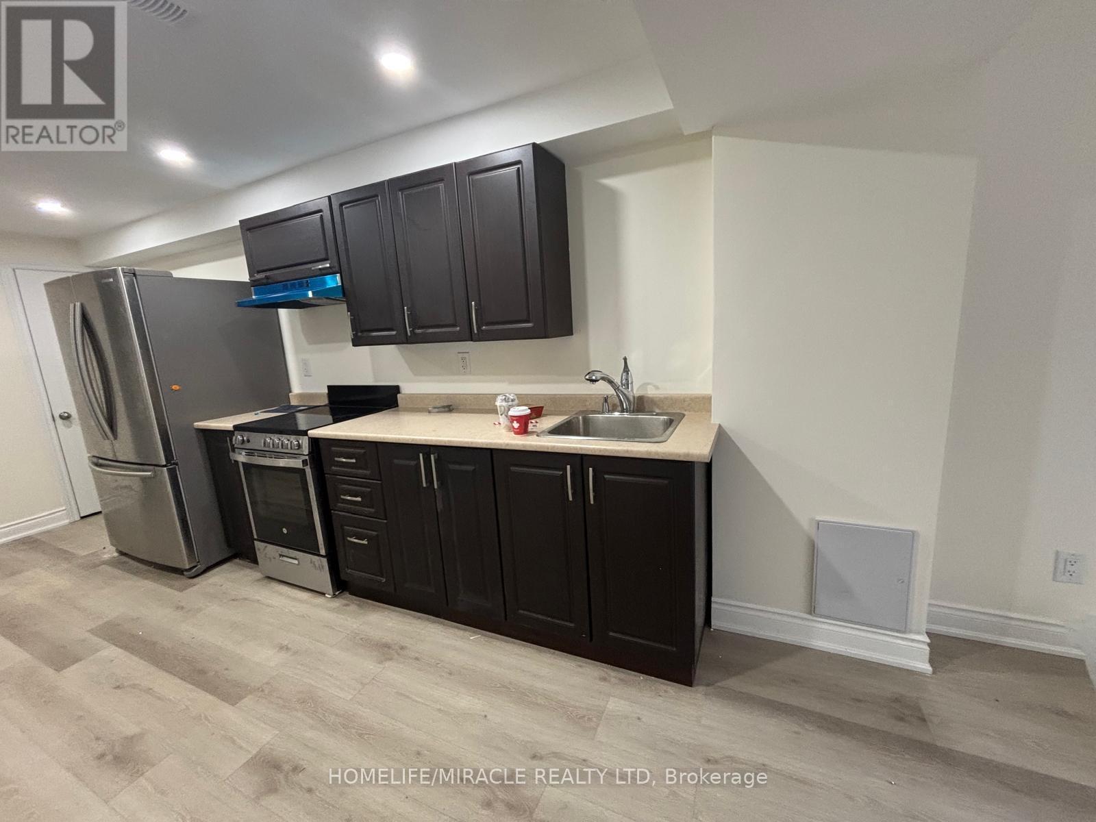 5898 Mersey Street, Mississauga, ON - Indoor Photo Showing Kitchen