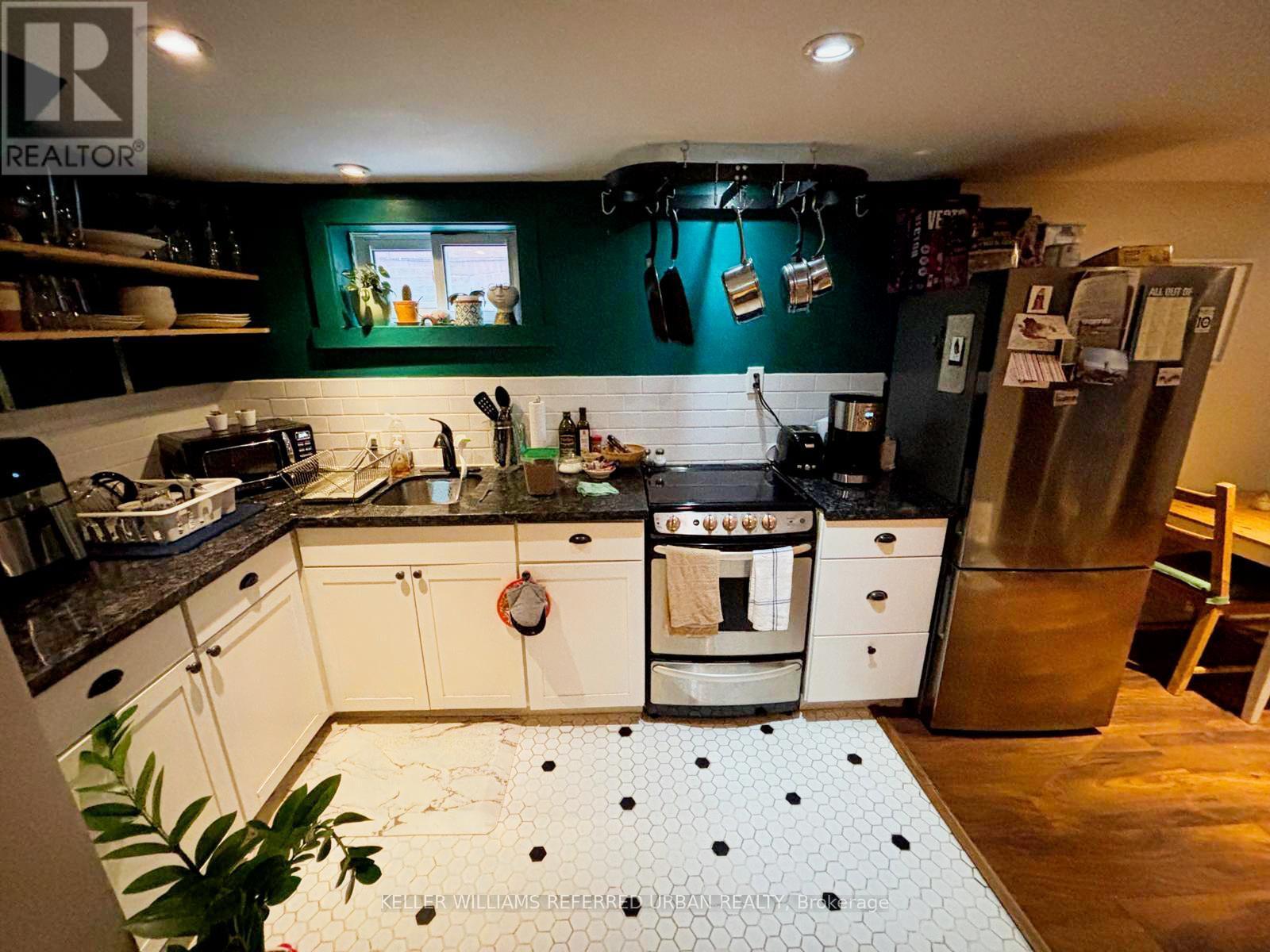 Bsmt - 95 Barker Avenue, Toronto, ON - Indoor Photo Showing Kitchen