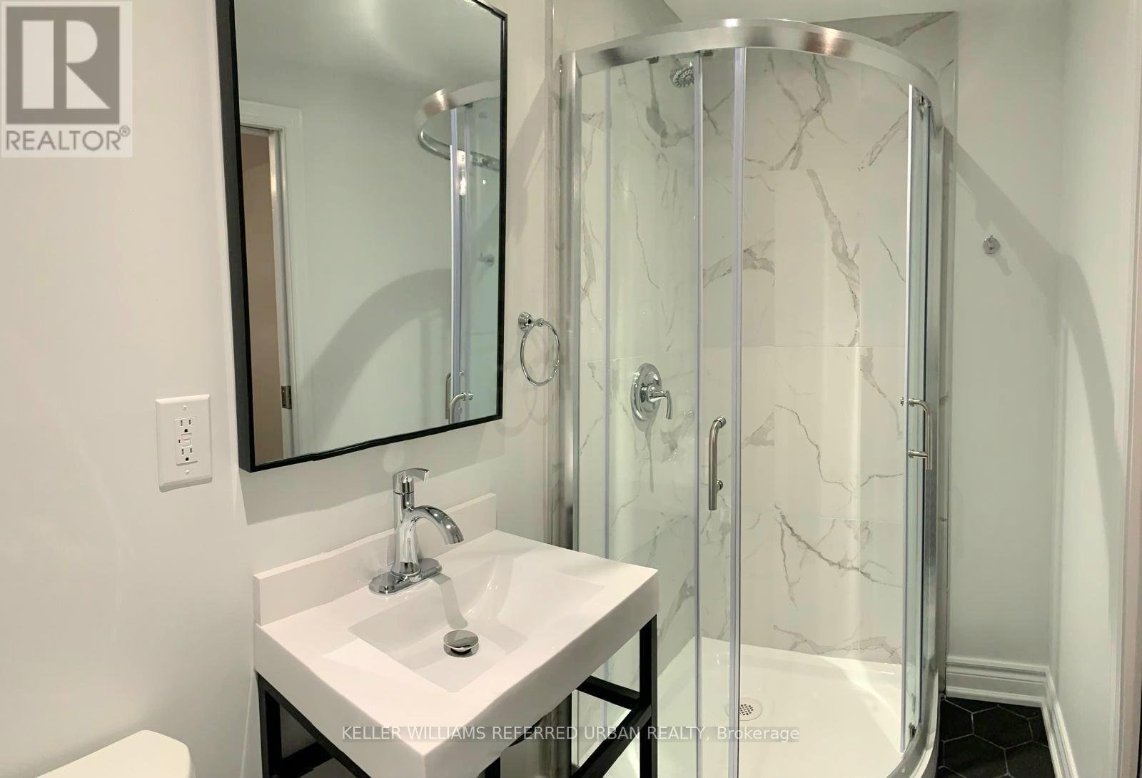 Main - 976 Timmins Gardens, Pickering, ON - Indoor Photo Showing Bathroom