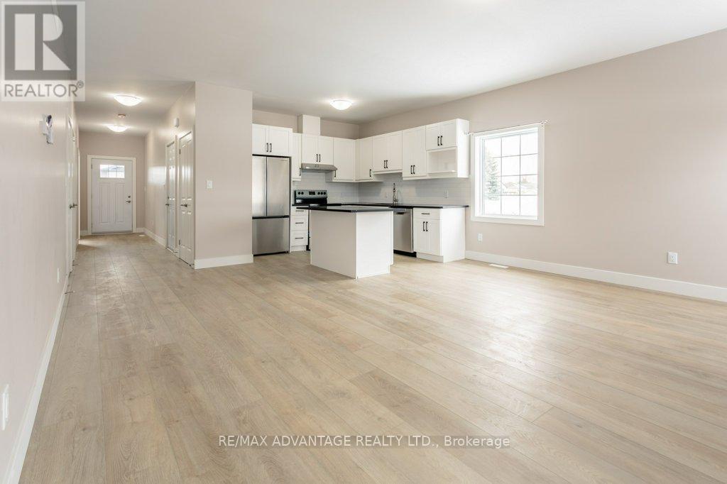 1 - 299 Tartan Drive, London East (East I), ON - Indoor Photo Showing Kitchen
