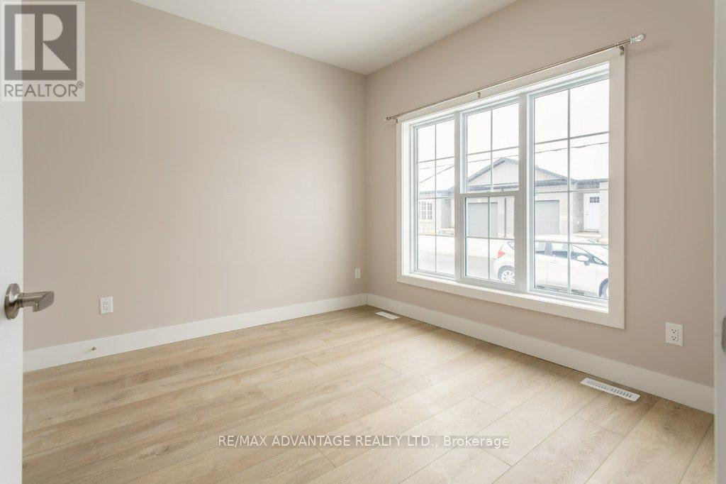 1 - 299 Tartan Drive, London East (East I), ON - Indoor Photo Showing Other Room