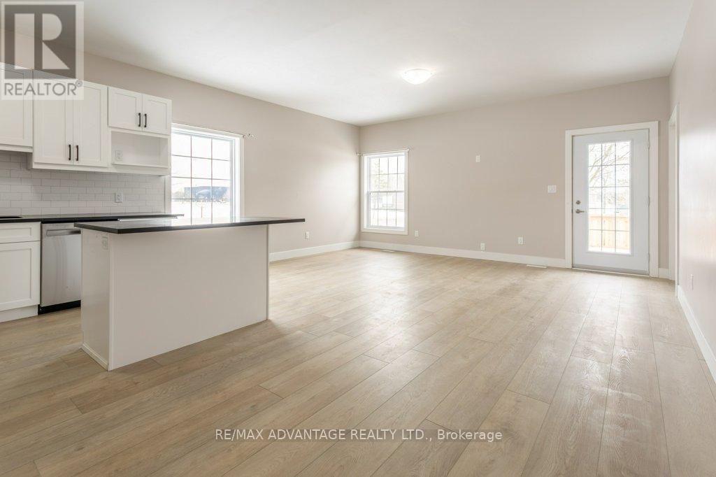 1 - 299 Tartan Drive, London East (East I), ON - Indoor Photo Showing Kitchen