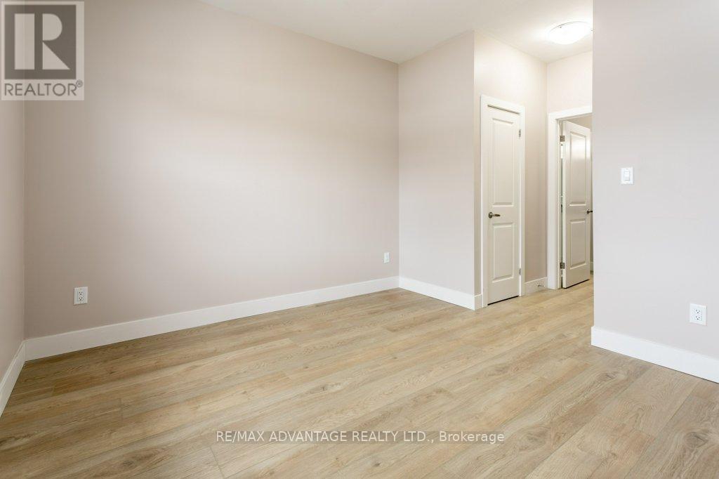 1 - 299 Tartan Drive, London East (East I), ON - Indoor Photo Showing Other Room