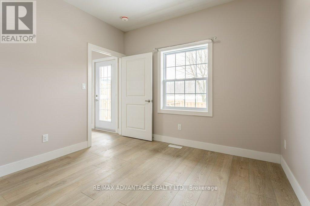 1 - 299 Tartan Drive, London East (East I), ON - Indoor Photo Showing Other Room