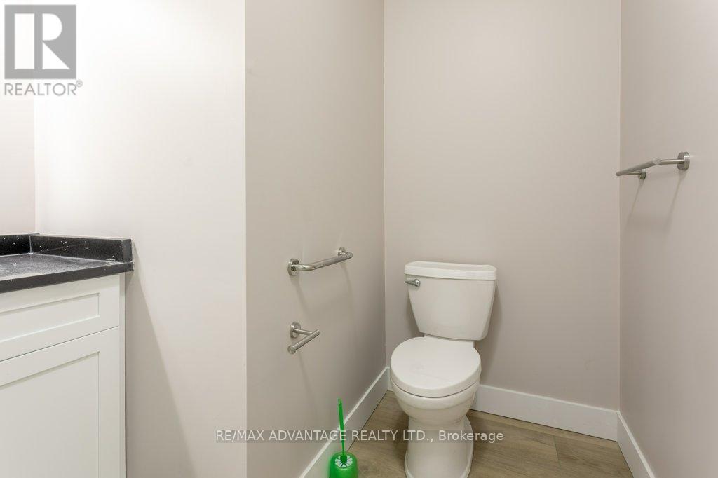 1 - 299 Tartan Drive, London East (East I), ON - Indoor Photo Showing Bathroom