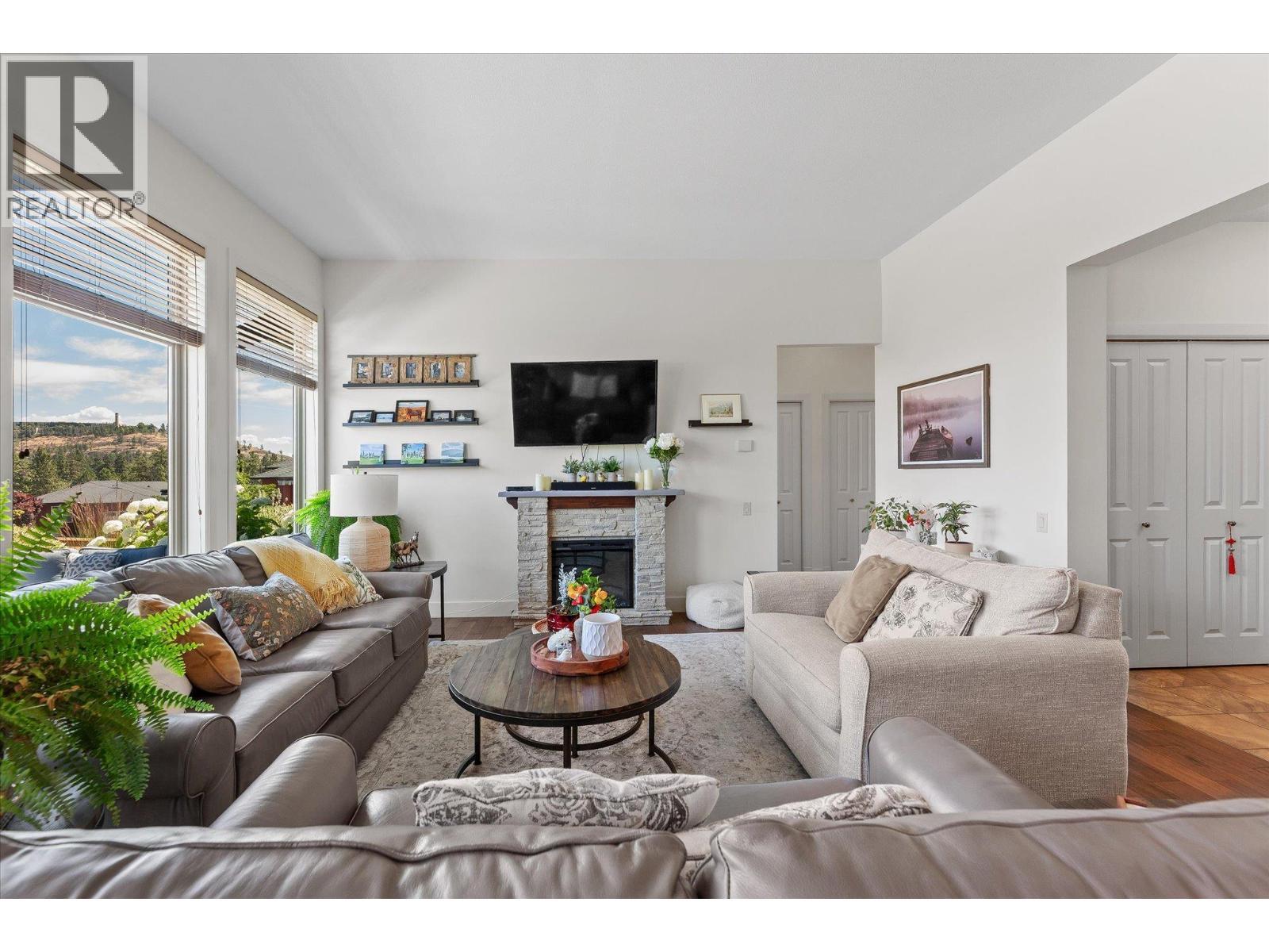 2140 Serrento Lane, Westbank, BC - Indoor Photo Showing Living Room