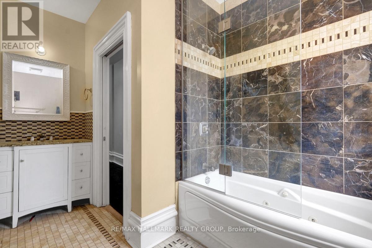 460 Wilbrod Street, Ottawa, ON - Indoor Photo Showing Bathroom