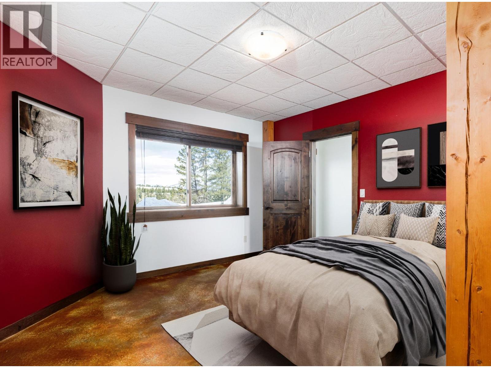 2600 Wycliffe Park Road, Cranbrook, BC - Indoor Photo Showing Bedroom