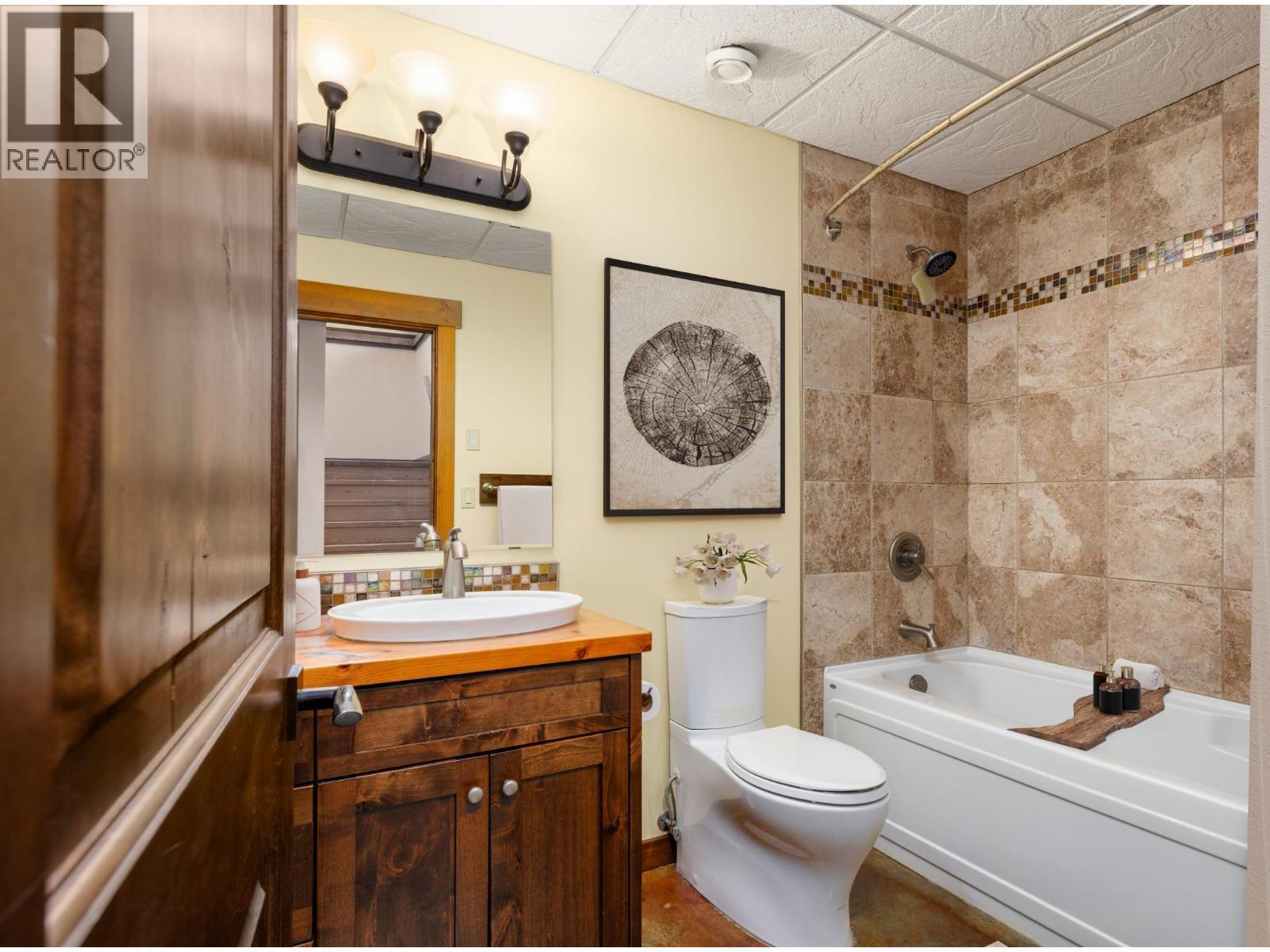2600 Wycliffe Park Road, Cranbrook, BC - Indoor Photo Showing Bathroom