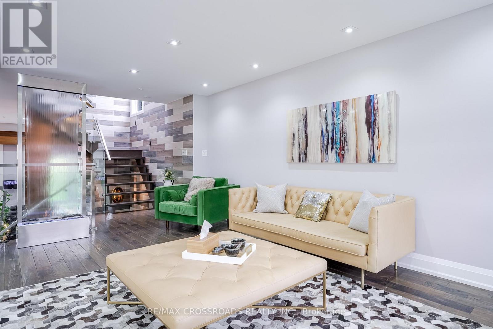 1A Roblin Avenue, Toronto, ON - Indoor Photo Showing Living Room