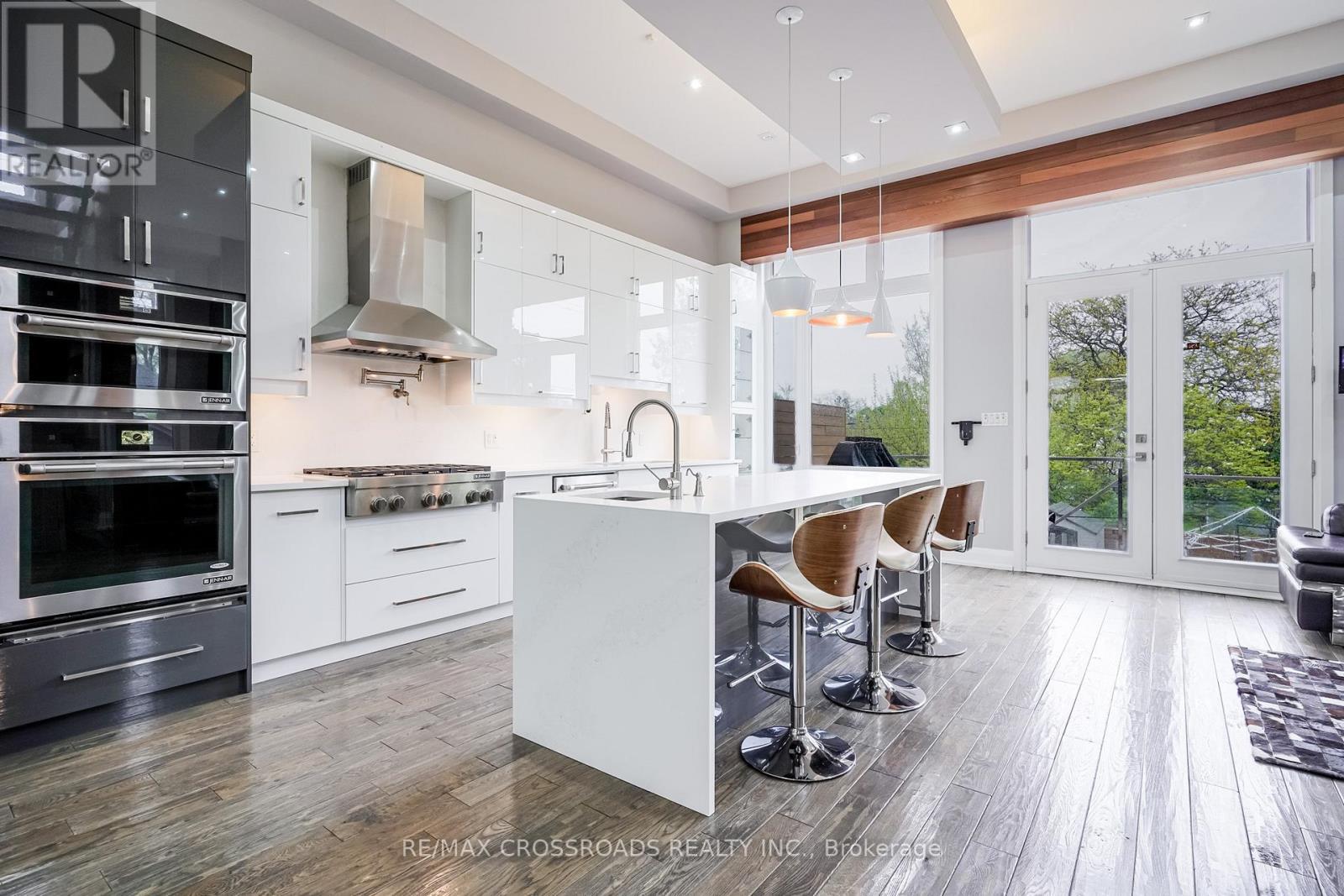 1A Roblin Avenue, Toronto, ON - Indoor Photo Showing Kitchen With Upgraded Kitchen
