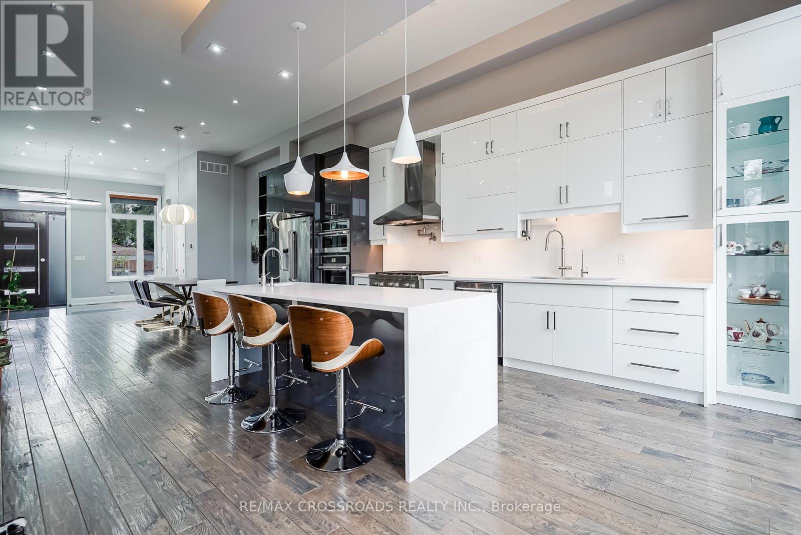 1A Roblin Avenue, Toronto, ON - Indoor Photo Showing Kitchen With Upgraded Kitchen