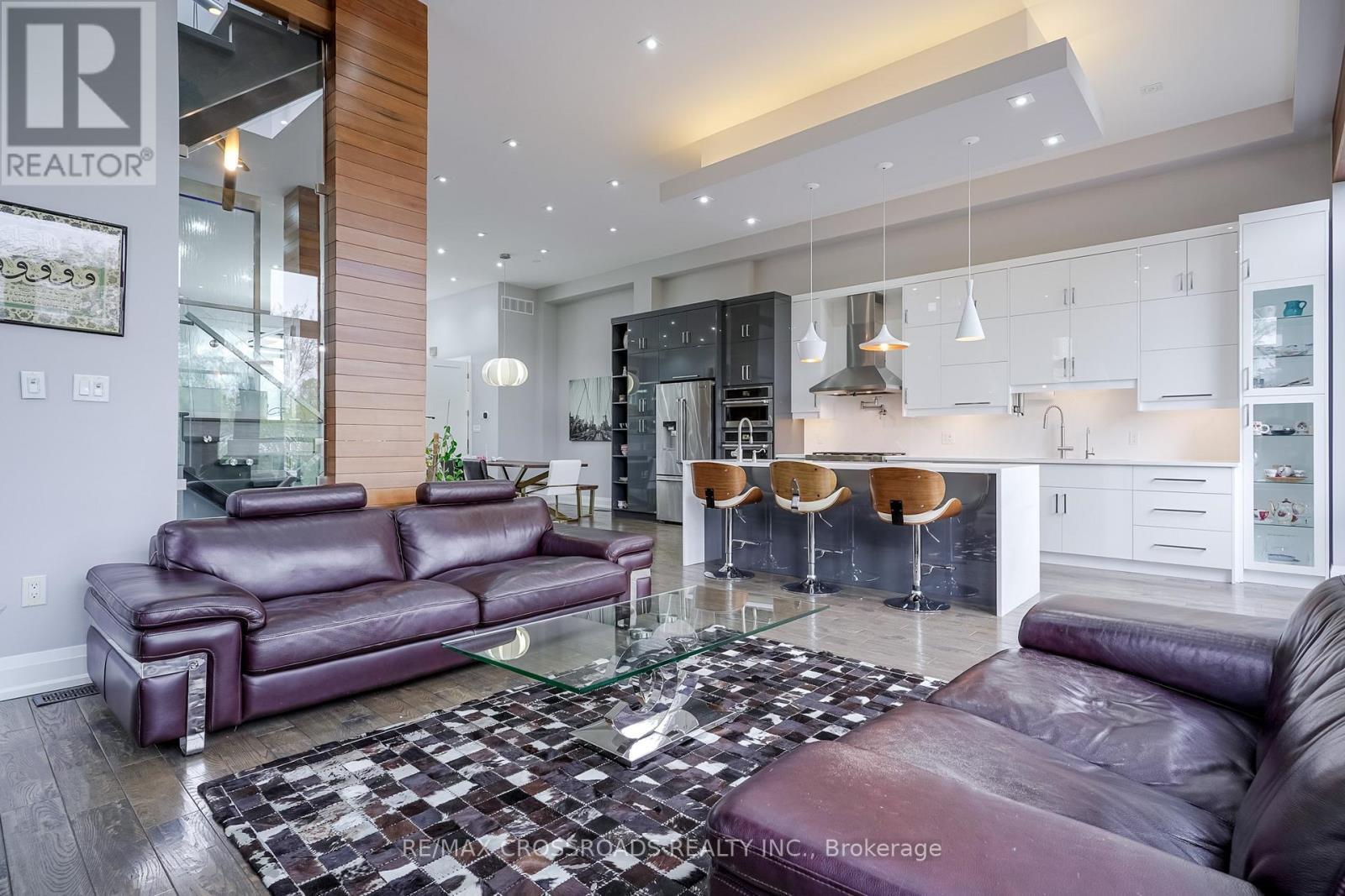 1A Roblin Avenue, Toronto, ON - Indoor Photo Showing Living Room