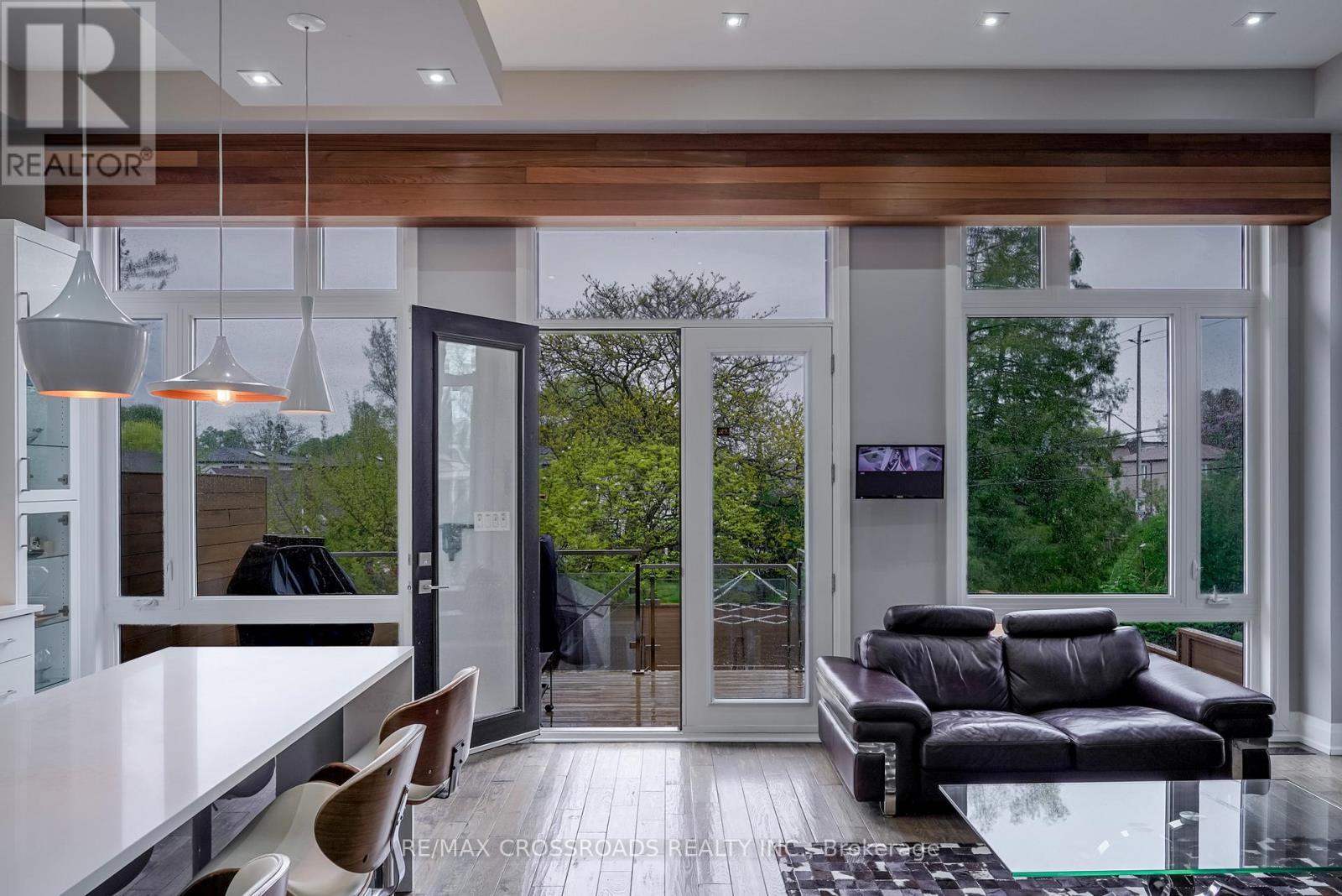 1A Roblin Avenue, Toronto, ON - Indoor