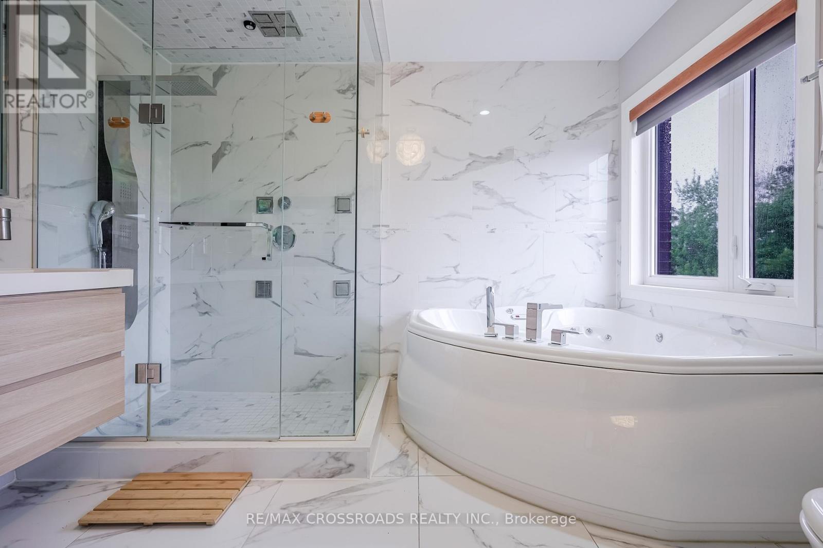 1A Roblin Avenue, Toronto, ON - Indoor Photo Showing Bathroom
