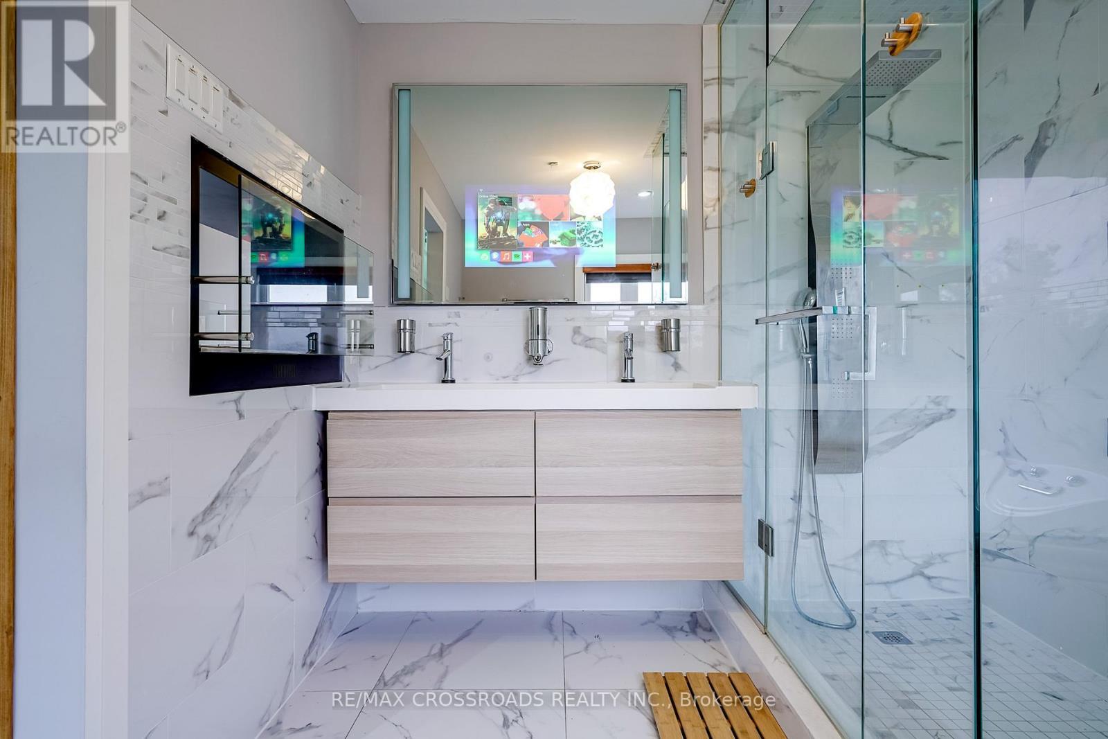 1A Roblin Avenue, Toronto, ON - Indoor Photo Showing Bathroom