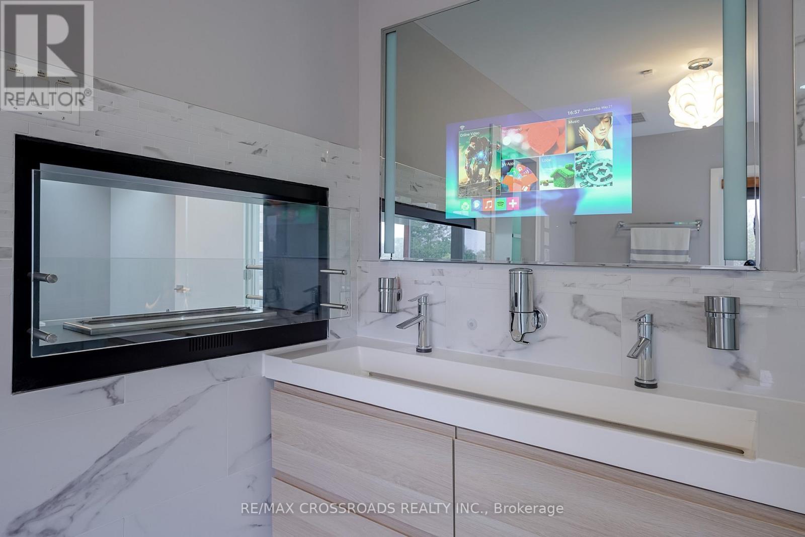 1A Roblin Avenue, Toronto, ON - Indoor Photo Showing Bathroom