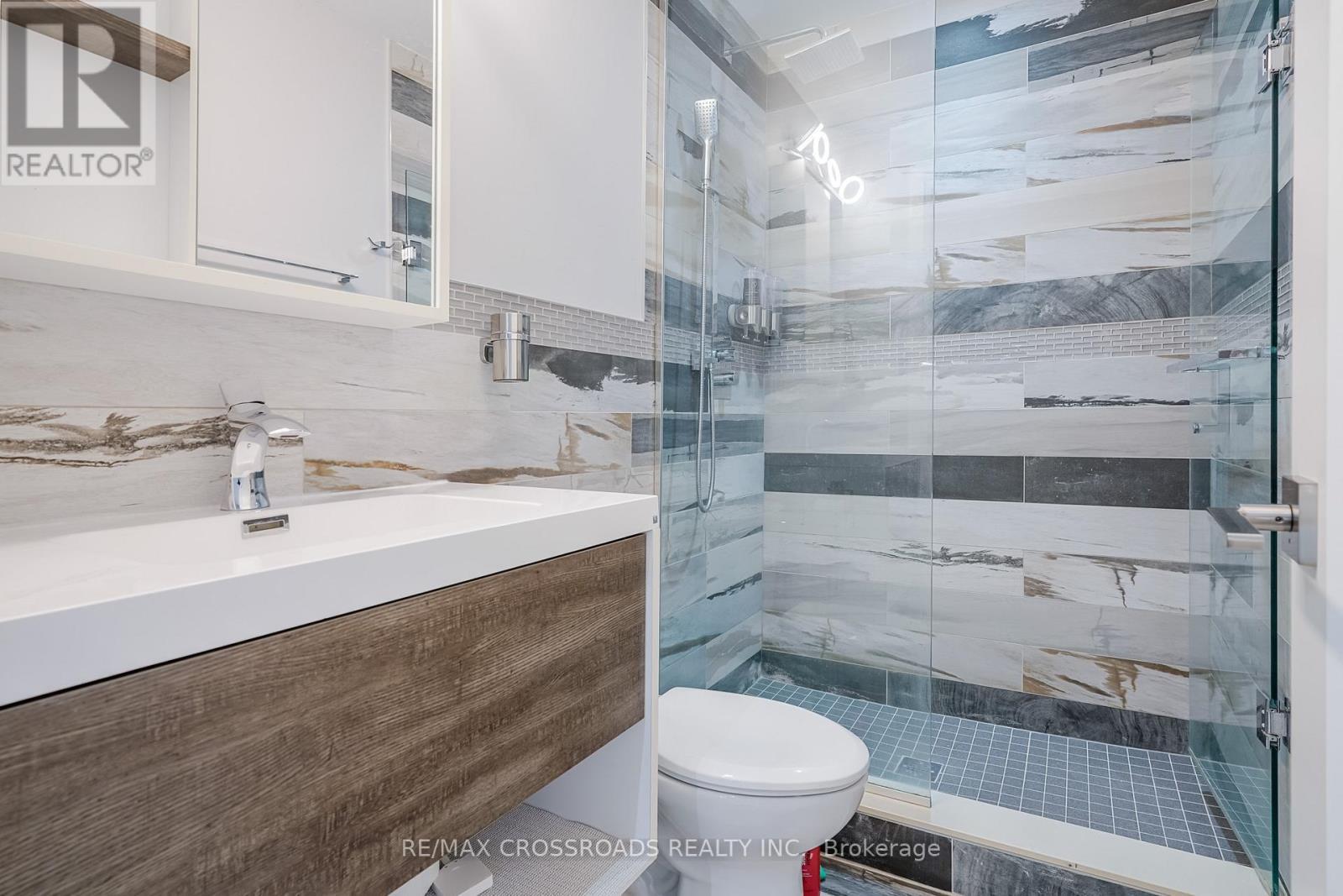 1A Roblin Avenue, Toronto, ON - Indoor Photo Showing Bathroom
