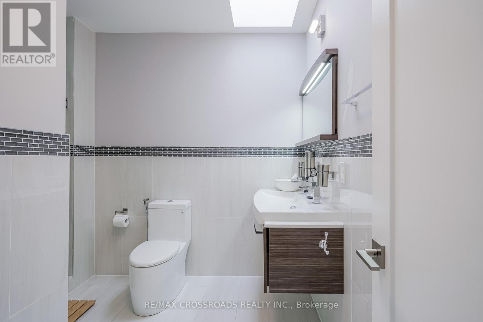 1A Roblin Avenue, Toronto, ON - Indoor Photo Showing Bathroom