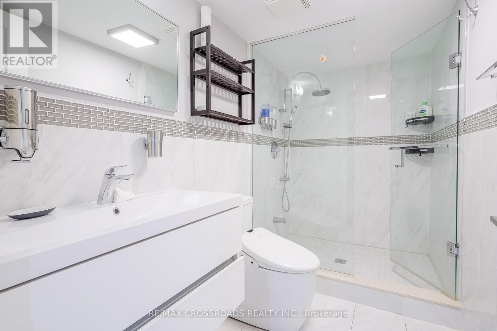 1A Roblin Avenue, Toronto, ON - Indoor Photo Showing Bathroom