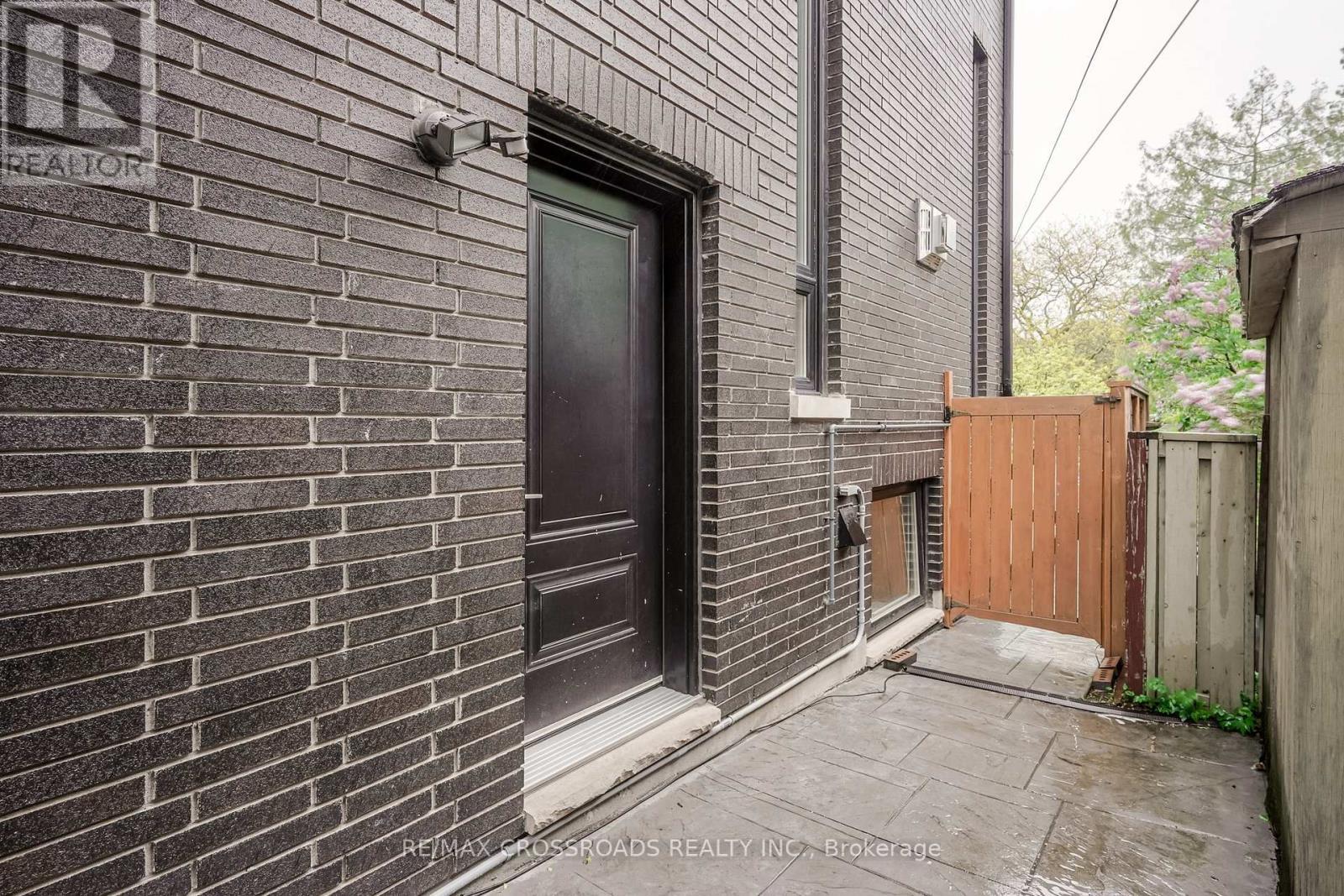 1A Roblin Avenue, Toronto, ON - Outdoor