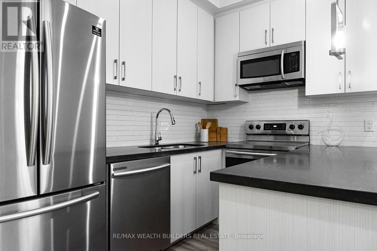 4 - 209 Jarvis Street, Toronto, ON - Indoor Photo Showing Kitchen With Stainless Steel Kitchen With Upgraded Kitchen