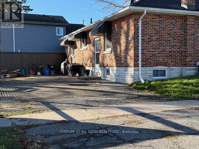 2 - 133 Cook Street, Barrie, ON - Outdoor