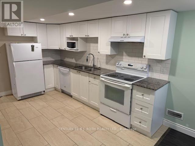 2 - 133 Cook Street, Barrie, ON - Indoor Photo Showing Kitchen With Double Sink
