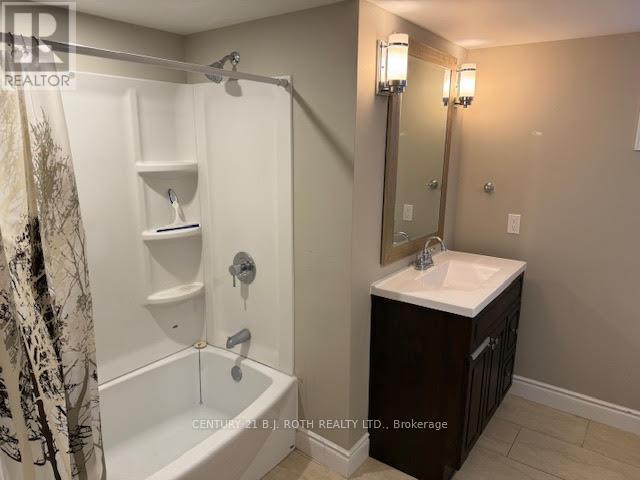 2 - 133 Cook Street, Barrie, ON - Indoor Photo Showing Bathroom