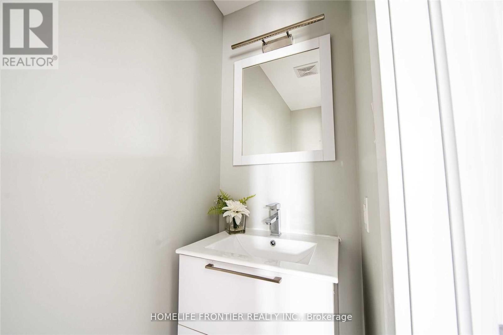 3 Upper - 540 Essa Road, Barrie, ON - Indoor