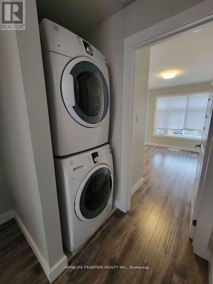 3 Upper - 540 Essa Road, Barrie, ON - Indoor Photo Showing Laundry Room