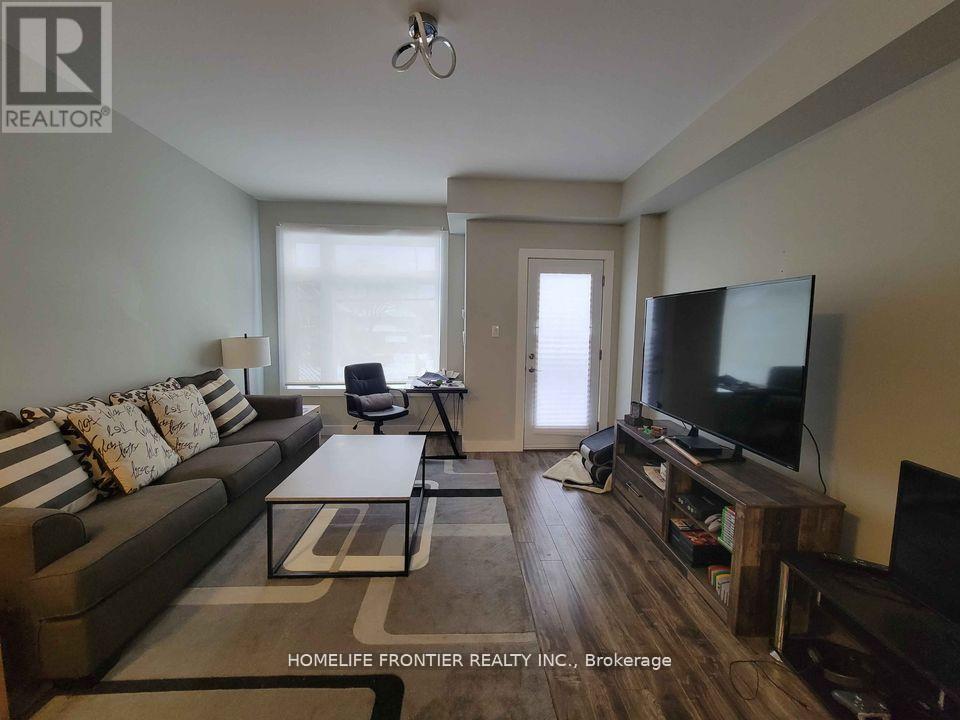 3 Upper - 540 Essa Road, Barrie, ON - Indoor Photo Showing Living Room
