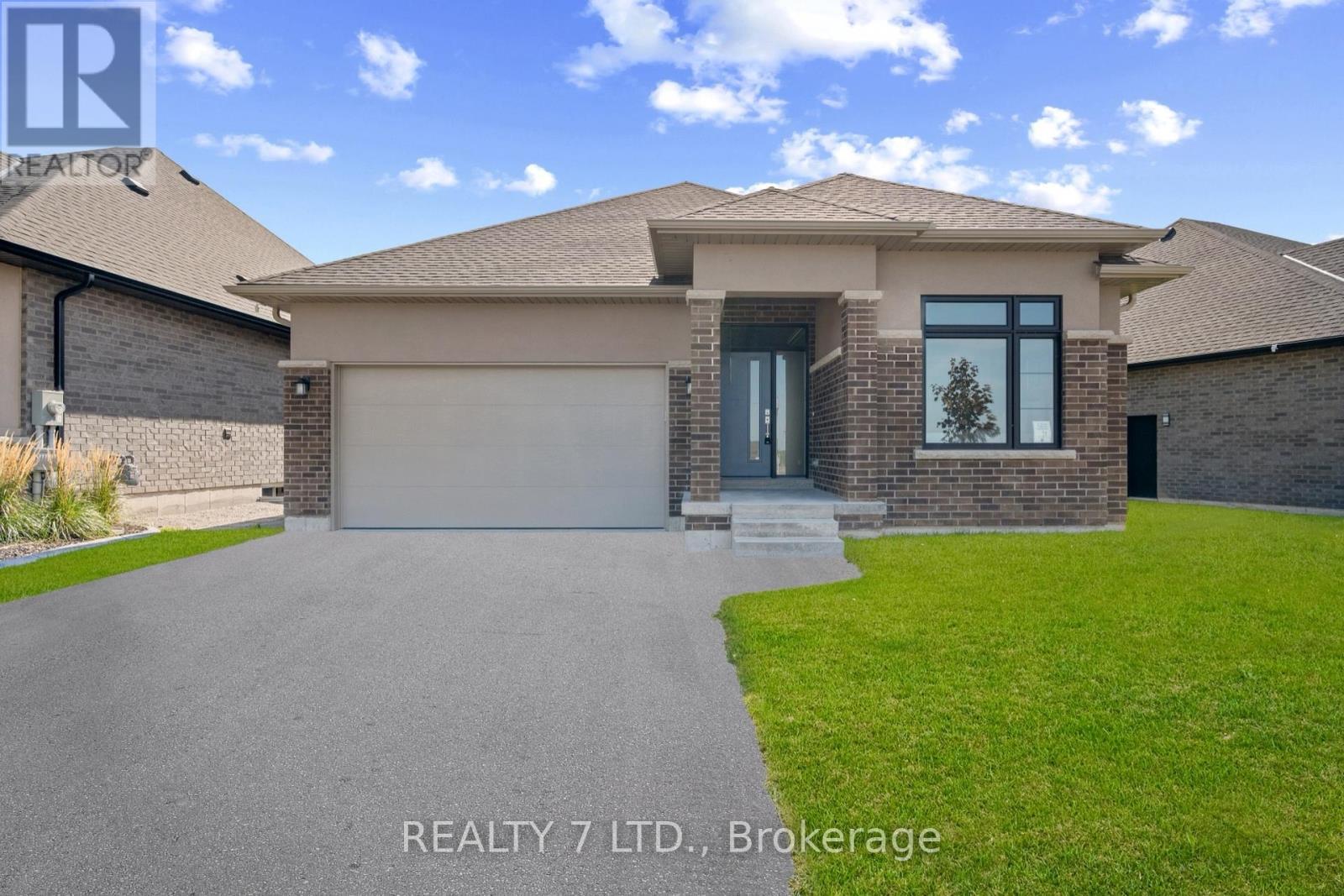 566 Old Course Trail, Welland, ON - Outdoor With Facade