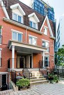 737 - 10 LAIDLAW STREET Toronto, ON M6K 1X2