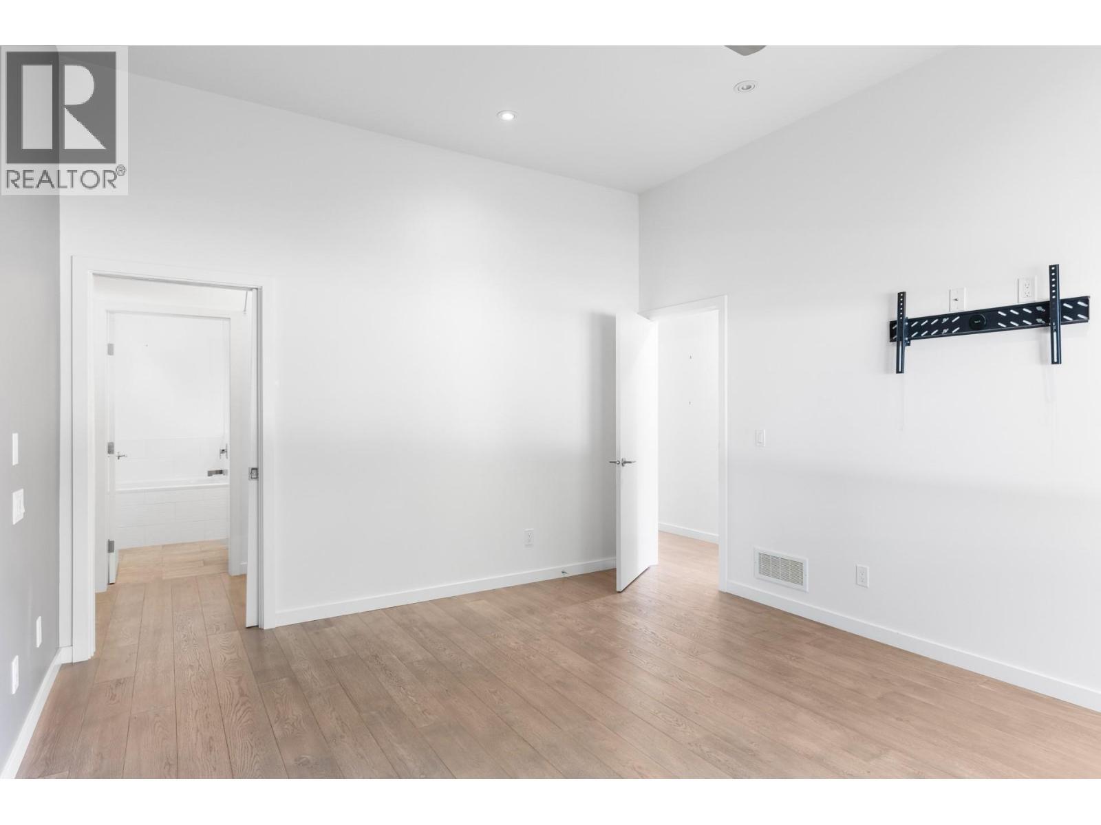 443 Christleton Avenue, Kelowna, BC - Indoor Photo Showing Other Room