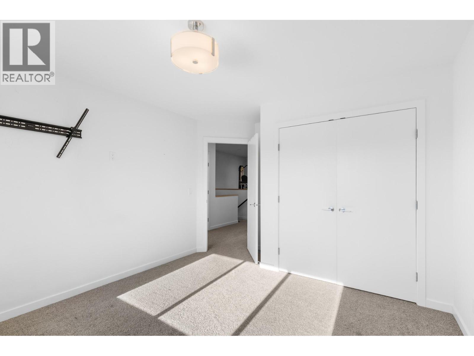 443 Christleton Avenue, Kelowna, BC - Indoor Photo Showing Other Room