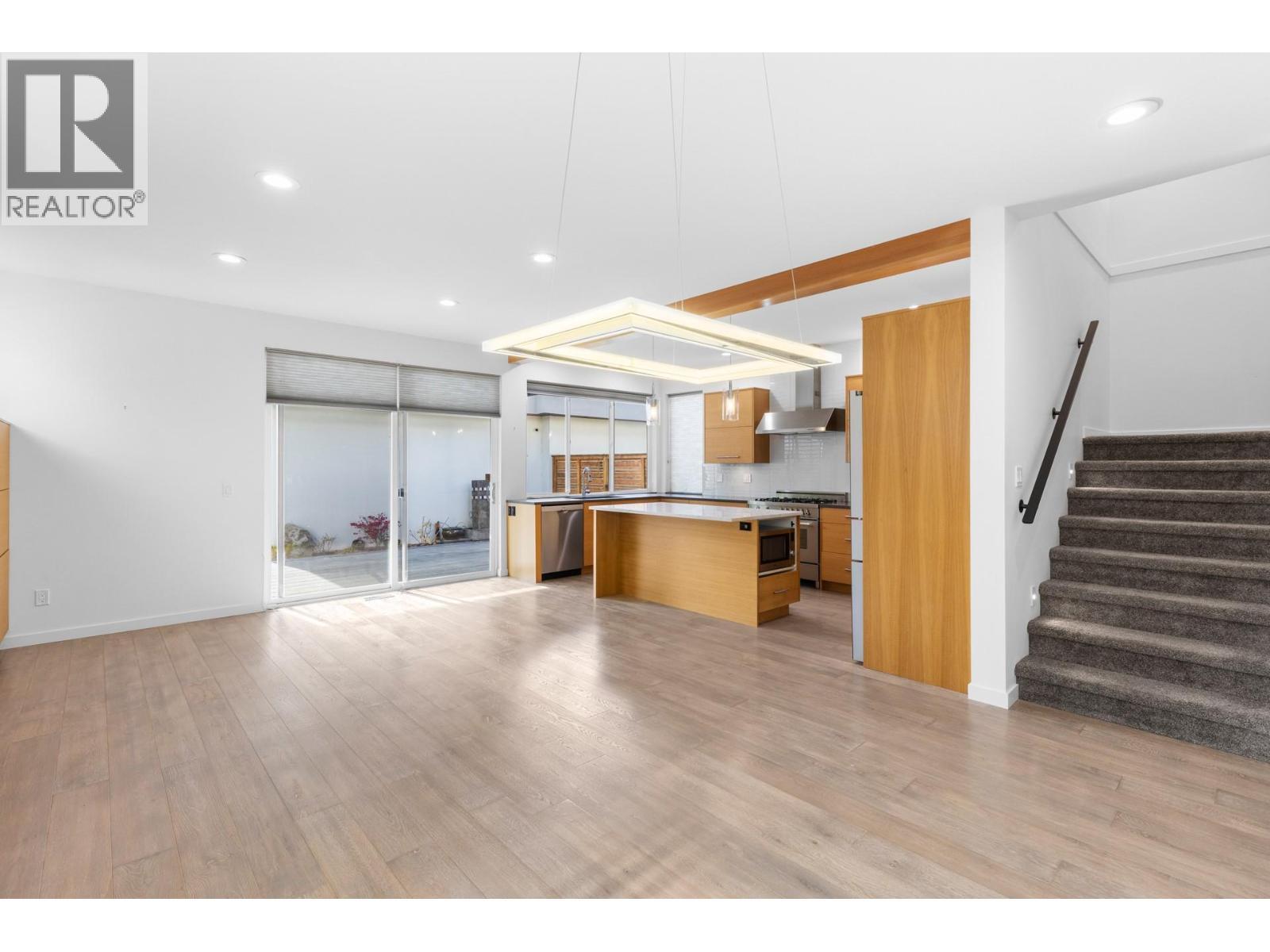 443 Christleton Avenue, Kelowna, BC - Indoor